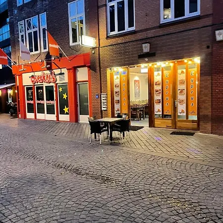 Hotel With Two Beds In Centrum